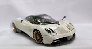 Mô hình xe Pagani Huayra Roadster 1:18 LCD