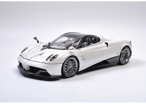 Mô hình xe Pagani Huayra Roadster 1:18 LCD