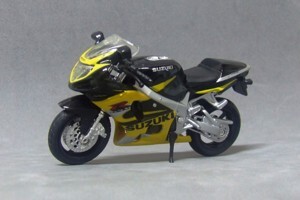 Mô hình xe Suzuki GSX R600 1:18 Maisto