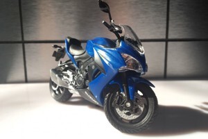 Mô hình xe Suzuki GSX-S1000F 1:18 Welly