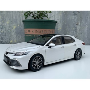 Mô hình xe Toyota Camry Trắng 1:18