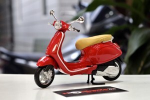 Mô hình xe Vespa Primavera 150 1:12 Maisto