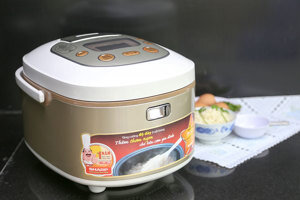 Nồi cơm điện Sharp KSTH18 (KS-TH18) - Nồi điện tử, 1.8 lít, 790W, màu RD/ GL/ WH