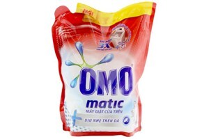 Nước giặt OMO dịu nhẹ trên da dạng chai 2,4kg