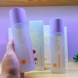 Nước hoa hồng Innisfree Whitening Pore Skin