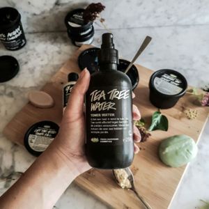 Nước hoa hồng Lush Tea Tree Water 100g