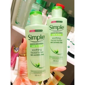 Nước hoa hồng Simple Kind To Skin Smoothing Facial Toner