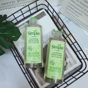 Nước hoa hồng Simple Kind To Skin Smoothing Facial Toner