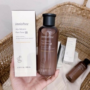 Nước hoa hồng trị mụn đầu đen Jeju Volcanic Pore Toner Innisfree