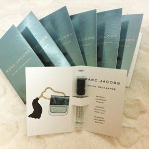 Nước hoa nữ Vial Marc Jacobs Divine Decadence EDP 1.2ml