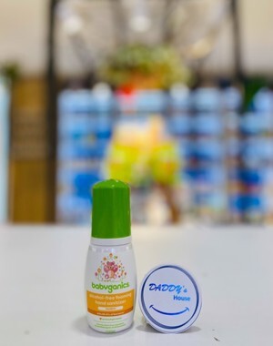 Nước rửa tay khô cho mẹ và bé Babyganics 50ml