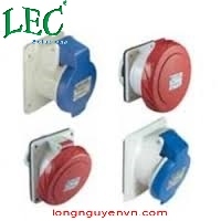 Ổ cắm âm dạng nghiêng Schneider IP67 PKF32F723