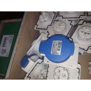 Ổ cắm gắn tủ Schneider IP44 PKF16G423 16A