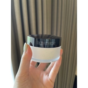 Phấn phủ không màu dạng bột Laura Mercier