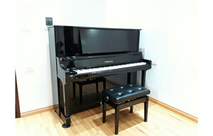 Piano Yamaha UX30A