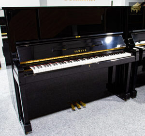 Piano Yamaha YUX