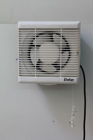 Quạt hút tường Elefan HU155T