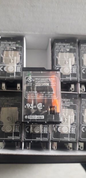 Relay trung gian RXM2AB2P7