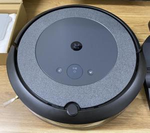 Robot hút bụi iRobot Roomba i3 Plus