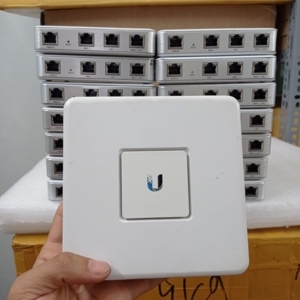 Router cân bằng tải Unifi Security Gateway