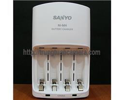 Sạc nhanh Sanyo MQN06 pin AA, AAA