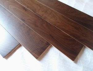 Sàn gỗ Óc Chó 15x90x600mm
