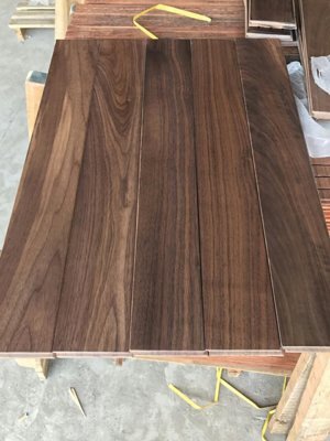 Sàn gỗ Óc Chó 15x90x750mm