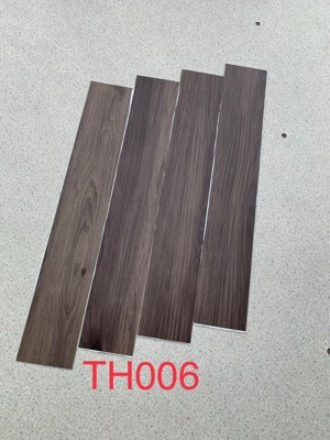 Sàn nhựa giả gỗ có keo sẵn TH006