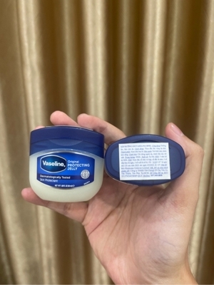 Sáp dưỡng ẩm Vaseline Petroleum Jelly phục hồi da bong tróc 50ML