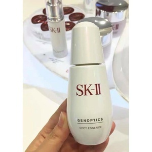 Serum trị nám SK-II Genoptics Spot Essence 50ml