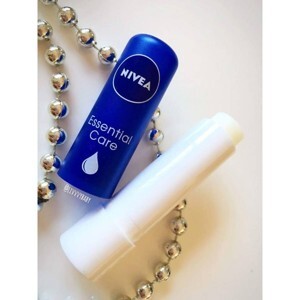Son dưỡng ẩm Nivea Essential Care 4.8g