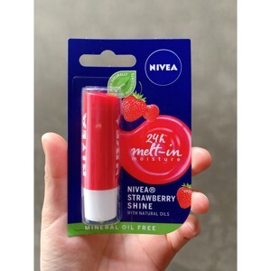 Son Dưỡng Môi Dâu Tây Nivea 4.8G