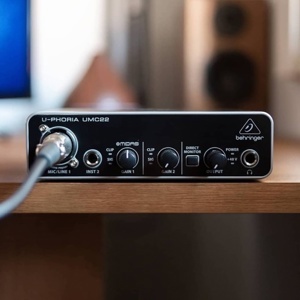 Sound card thu âm Behringer Audio Interface UMC22