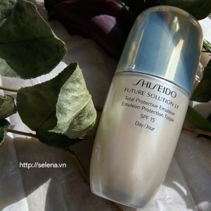 Sữa dưỡng da đa năng Shiseido Future Solution LX Total Protective Emulsion