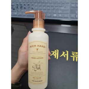 Sữa dưỡng da tay Rich Hand V Soft Touch Hand Lotion