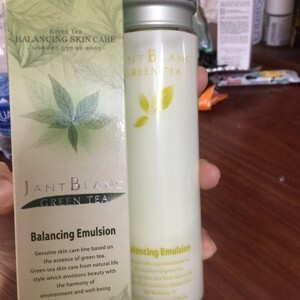 Sữa dưỡng trà xanh cân bằng ẩm Green Tea Balancing Lotion INNISFREE