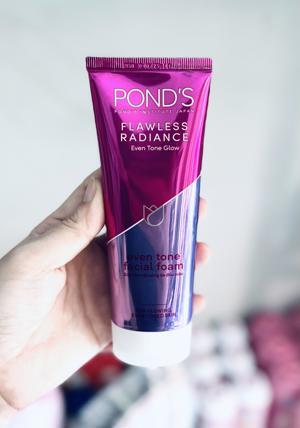 Sữa rửa mặt dưỡng trắng Pond's Flawless White Deep Whitening Facial Foam 100g