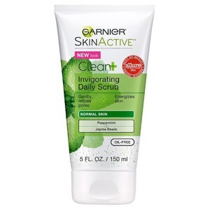 Sữa rửa mặt Garnier Clean Invigorating Daily Scrub