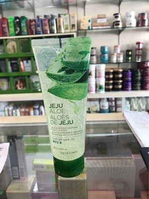 Sữa rửa mặt làm mềm mịn da Jeju Aloe Fresh Soothing Foam Cleanser 150ml