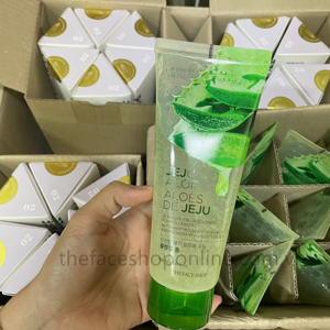 Sữa rửa mặt làm mềm mịn da Jeju Aloe Fresh Soothing Foam Cleanser 150ml