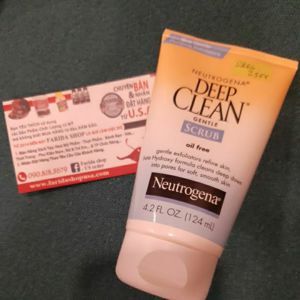 Sữa rửa mặt Neutrogena Deep Clean Gentle Scrub 125ml