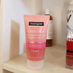 Sữa rửa mặt Neutrogena Pink Grapefruit Peeling