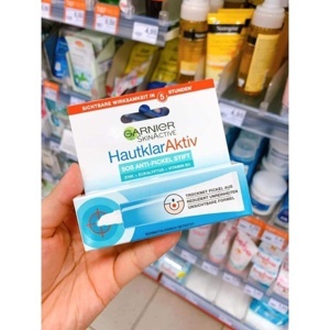 Sữa rửa mặt trị mụn kèm bàn chải Garnier Hautklar Aktiv