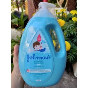 Sữa tắm cho bé Johnson's Baby thơm mát năng động 1000ml