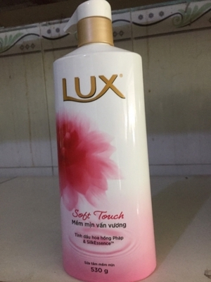 Sữa tắm mềm mịn LUX Soft Touch 530g