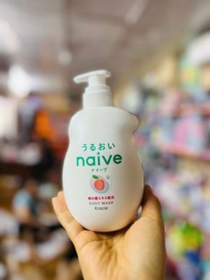 Sữa tắm Naive hương lá đào 530ml