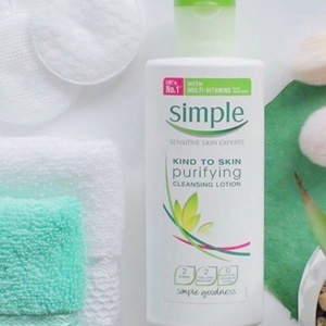 Sữa tẩy trang Simple Kind to Skin Purifying Cleansing Lotion