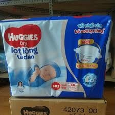 Tã dán Huggies Dry size M74 miếng (5-10kg) + Tặng 6 miếng tã quần (Tết 2017)