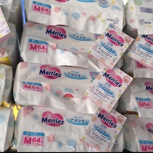 Tã dán Merries size L54 miếng (trẻ từ 9 - 14kg)