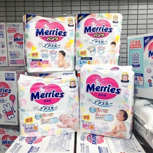 Tã dán Merries size S82 miếng (trẻ từ 4 - 8kg)